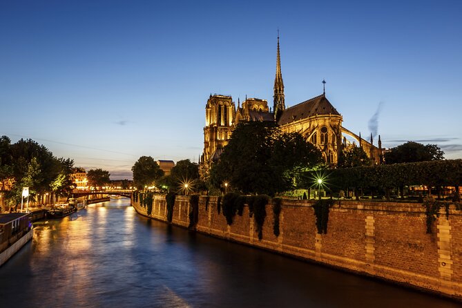 Paris Seine River Dinner Cruise with Champagne and Window Seating - Who should book this cruise (and who might skip it)