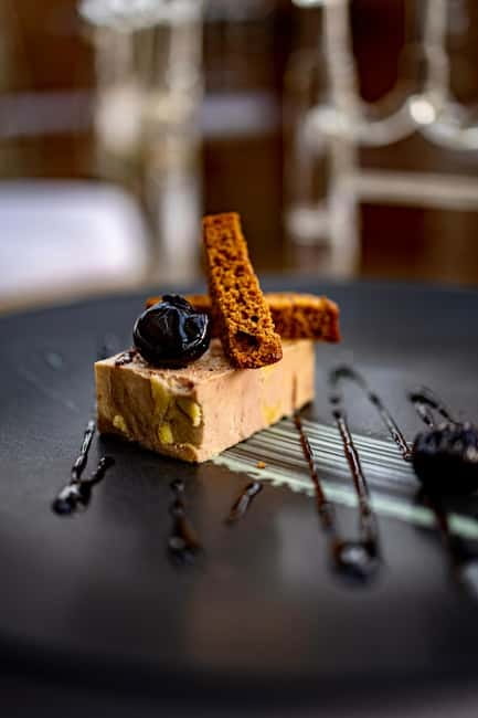 Paris: Seine River Dinner Cruise with Live Music - Rooftop Terrace to Panoramic Dining Room: Why the Layout Matters
