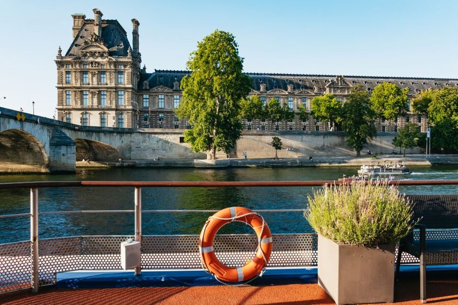 Paris: Seine River Panoramic Views Dinner Cruise - Key moments you should know