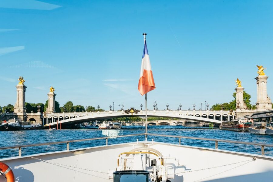 Paris: Seine River Panoramic Views Dinner Cruise - The vibe: cozy club seating with real Paris views