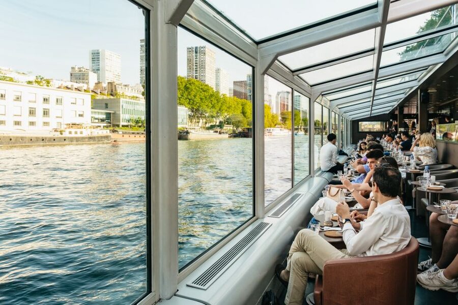 Paris: Seine River Panoramic Views Dinner Cruise - Seating and photos: how to choose indoor vs terrace time