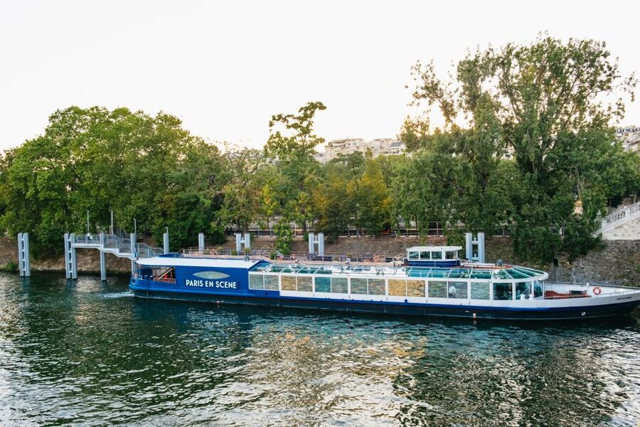 Paris: Seine River Panoramic Views Dinner Cruise - Service level: staff, pace, and the little upsell reality