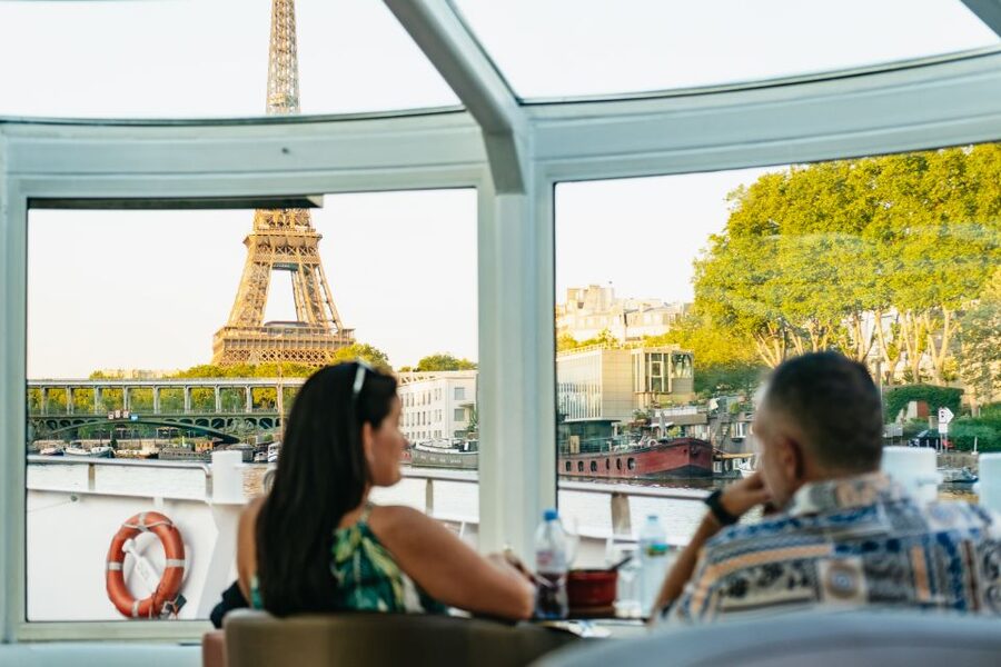 Paris: Seine River Panoramic Views Dinner Cruise - Price and value: what $64 buys on the Seine