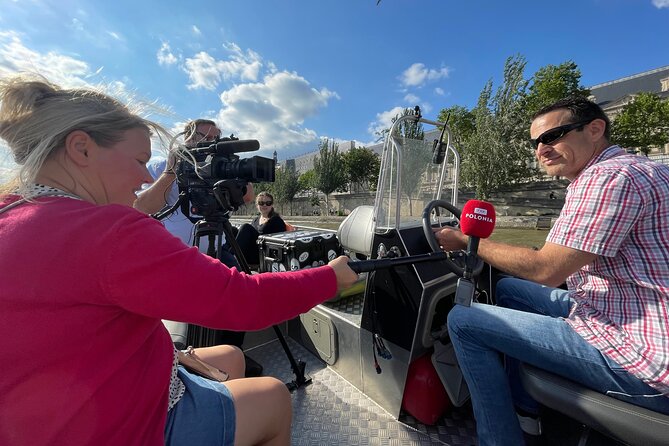 Paris Seine River Private or Shared Boat Tour - Captions, questions, and photos: how the captain shapes the ride