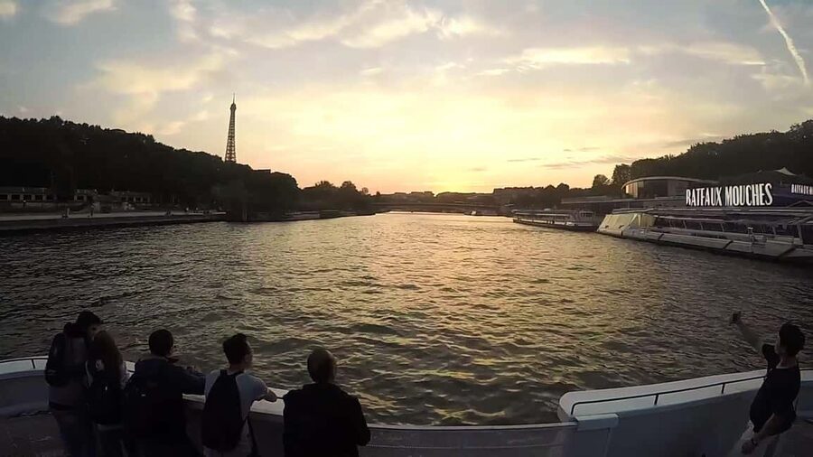 Paris: Seine River Sightseeing Cruise by Bateaux Mouches - Evening Timing: Eiffel Sparkle and the Best Light on the Seine