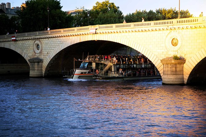 Paris Seine River Sightseeing Cruise with Commentary by Bateaux Parisiens - The audio commentary: how to use it (without ruining your view)