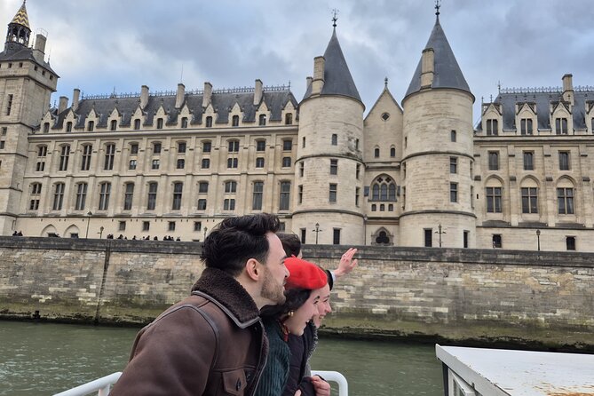 Paris Seine River Sightseeing Guided Cruise Vedettes du Pont Neuf - Live guide + 13-language materials: learning without slowing down