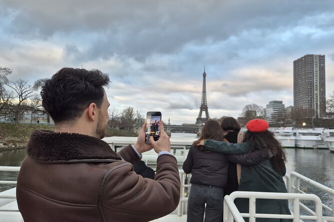 Paris Seine River Sightseeing Guided Cruise Vedettes du Pont Neuf - Price and value: why this one-hour cruise is good value