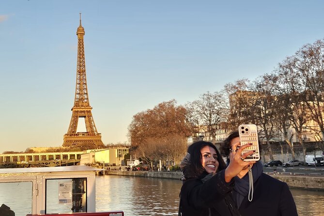 Paris Seine River Sightseeing Guided Cruise Vedettes du Pont Neuf - Who should book this Seine cruise, and who might want another option