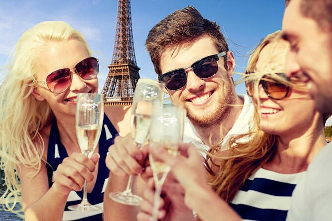 Paris: Seine River Sightseeing Sunset Cruise with Champagne - Île Saint-Louis and Pont des Arts: the Paris-photo stretch
