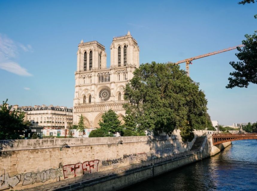 Paris Semi Private Walking Tour: Louvre, Eiffel Tower & Boat - Meeting at Abbesses and getting moving fast
