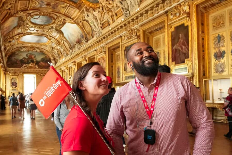 Paris Semi Private Walking Tour: Louvre, Eiffel Tower & Boat - Louvre highlights with skip-the-line access and a focused route