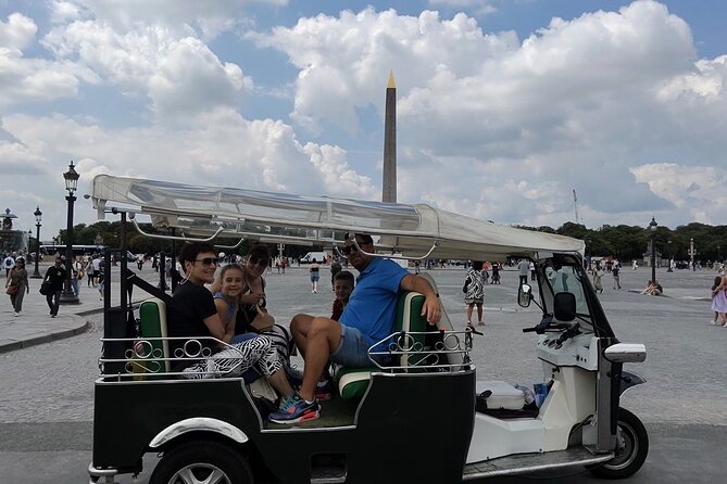 Paris Sightseeing by Tuk Tuk Golf Cart 2 hours - Île Saint-Louis + Notre-Dame: The Medieval Contrast