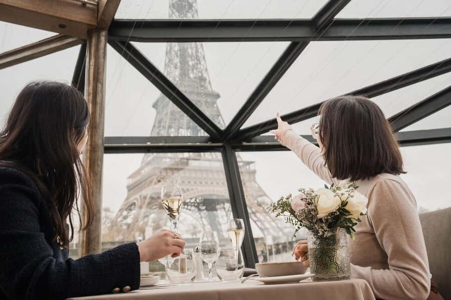 Paris: Sightseeing Cruise on the Seine with 3-Course Lunch - Two decks, one cruise: bay windows or 360° views