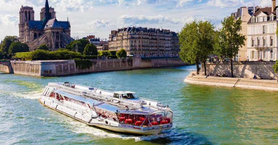 Paris: Sightseeing Cruise on the Seine with 3-Course Lunch - 3-course lunch served in motion: how it feels in real time
