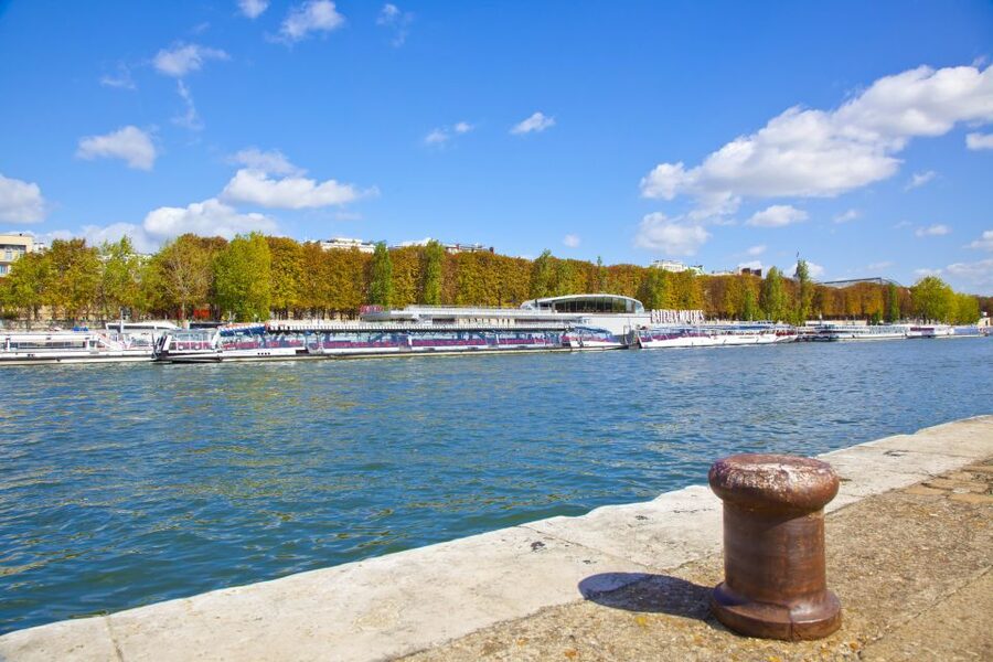 Paris: Sightseeing Cruise on the Seine with 3-Course Lunch - Photographer on board: worth it or skip it?