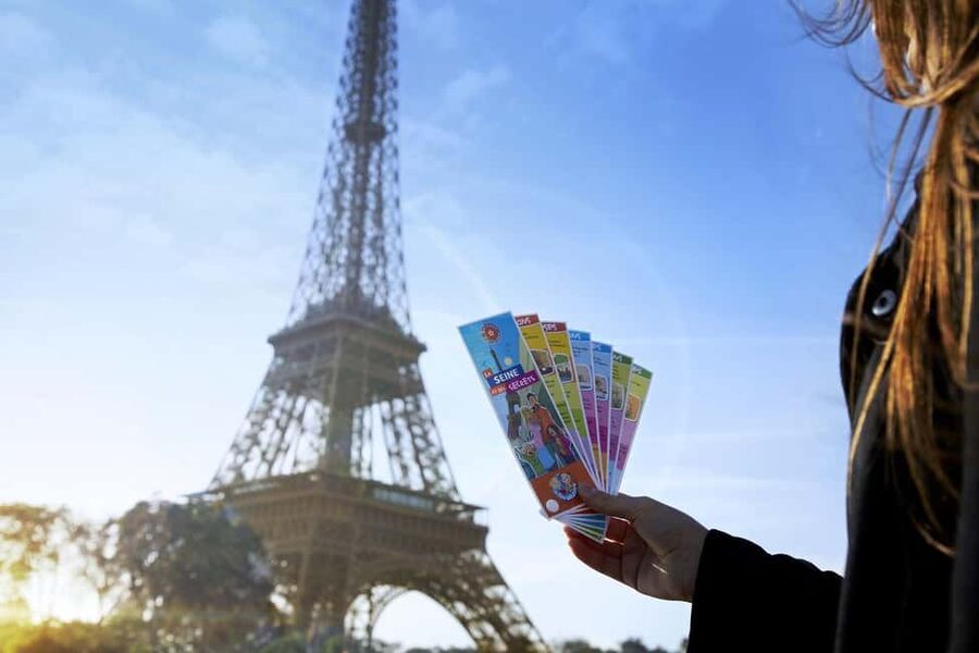 Paris: Sightseeing Cruise with 'Les Incollables' Quiz - Key highlights you will actually care about