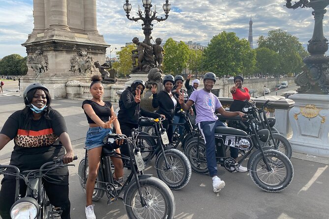 Paris Sightseeing Family Friendly Guided Electric Bike Tour - Pont des Arts and the islands: the Seine in motion