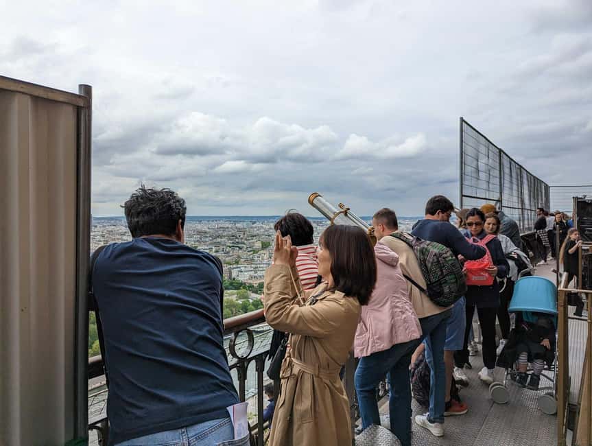 Paris: Skip-the-Line Eiffel Tower and Trocadero Gardens Tour - Passing the crowds: how the skip-the-line works (and what to expect)
