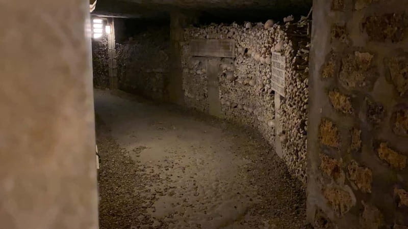 Paris: Small-Group Catacombs Tour with Skip-the-Line Entry - Meeting at the Catacombs entrance with a clear plan