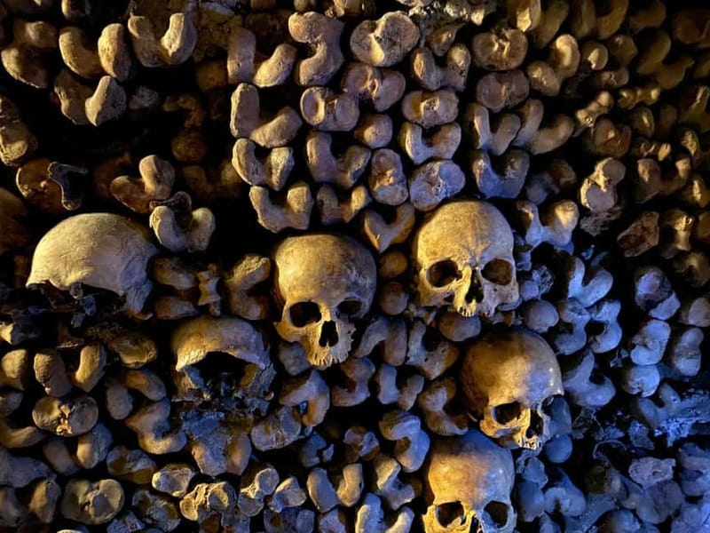 Paris: Small-Group Catacombs Tour with Skip-the-Line Entry - From limestone quarry tunnels to burial tunnels in the 1780s