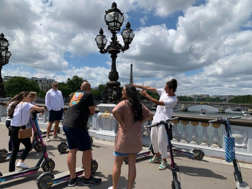 Paris: Small-Group E-Scooter Tour with a Local Guide - Place de la Concorde and the Champs-Élysées Stretch