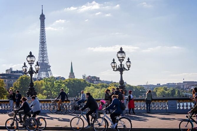 Paris Small Group Guided Bike Tour of Must-See Sights - Place de la Concorde and the Eiffel-view rhythm