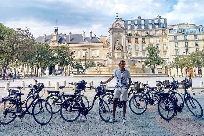 Paris Small Group Guided Bike Tour of Must-See Sights - Eiffel Tower in 10 minutes: the payoff of a guide’s shortcuts