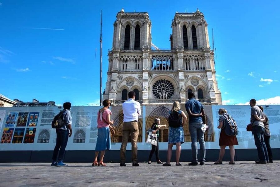 Paris: Small Group Interior Tour of Notre Dame ( Max 5 ) - Meeting under Charlemagne: the easiest way to start on time