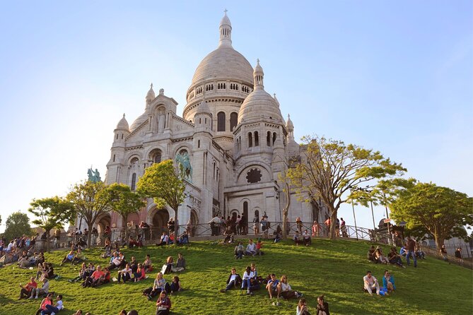 Paris: Small Group Moulin Rouge &Sacré Cœur Montmartre Tour - Pink Houses, a Montmartre Vineyard, and La Bonne Franquette