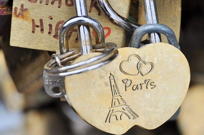 Paris starts here The Tour for first-time visitors - Pont Neuf and Pont des Arts: two bridges, two moods
