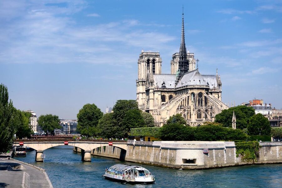 Paris: Ste-Chapelle, Conciergerie, Notre Dame Private Tour - The Île de la Cité guided walk: small streets, big context