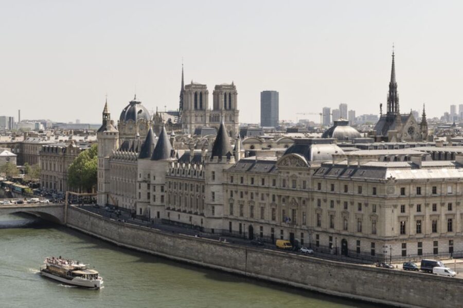 Paris: Ste Chapelle, Conciergerie Private Guided Tour +Entry - Should you book this Sainte-Chapelle + Conciergerie private tour?