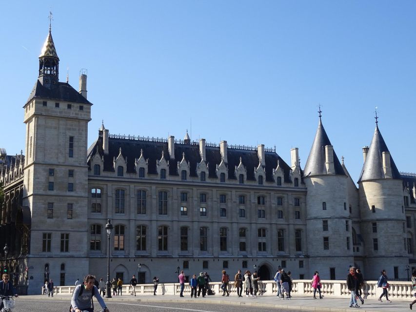Paris: Ste Chapelle, Conciergerie Private Guided Tour +Entry - Conciergerie in 60 minutes: turning corridors into a story