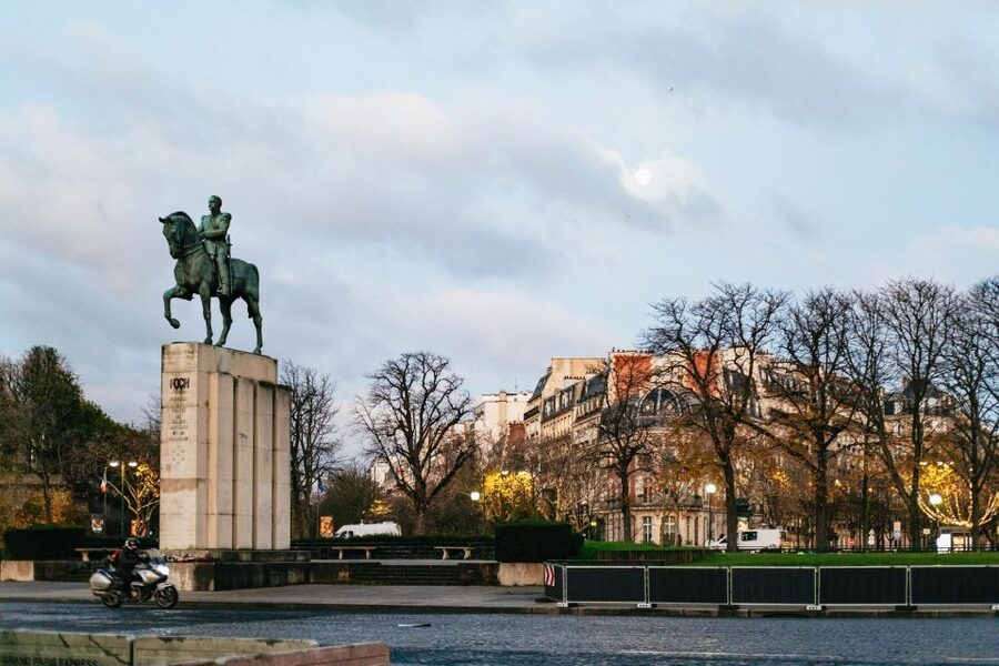 Paris: Sunrise Running and Sightseeing Group Tour - What’s included, and what you’ll still need to budget