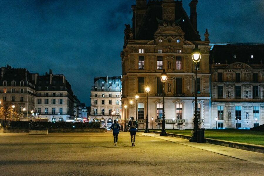 Paris: Sunrise Running and Sightseeing Group Tour - Who should book this Paris sunrise running tour