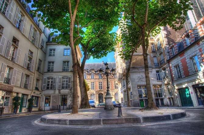Paris Sweet Stops - The tour vibe: a dessert sprint with real Paris context