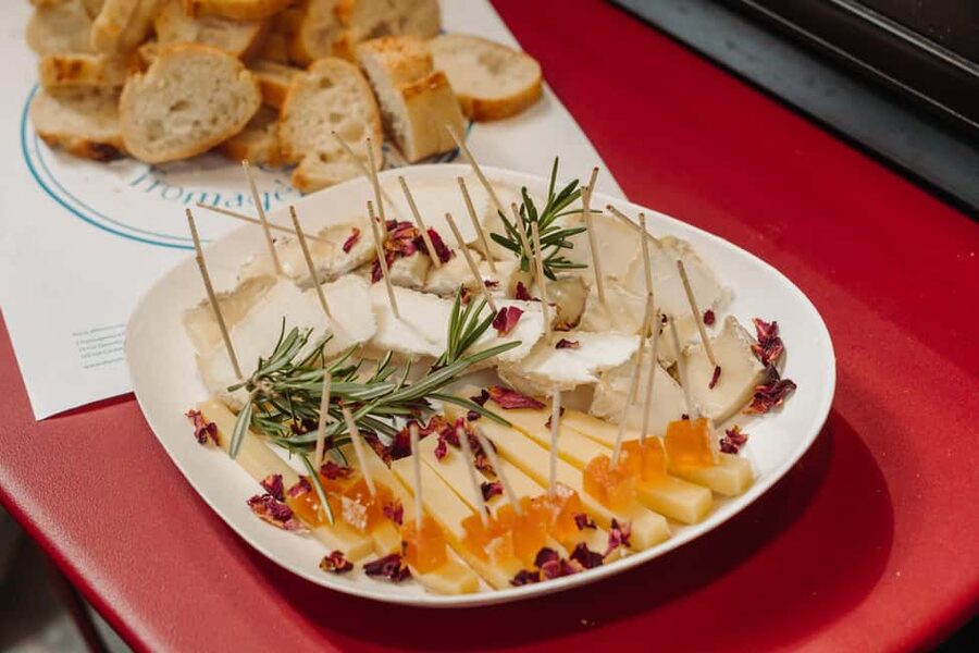 Paris: Taste of Montmartre Food & Wine Walking Tour - Pacing, Portions, and the Small Group Advantage