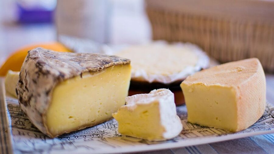 Paris: Taste of Montmartre Food & Wine Walking Tour - Sacré-Cœur to the Streets: The 45-Minute History Walk