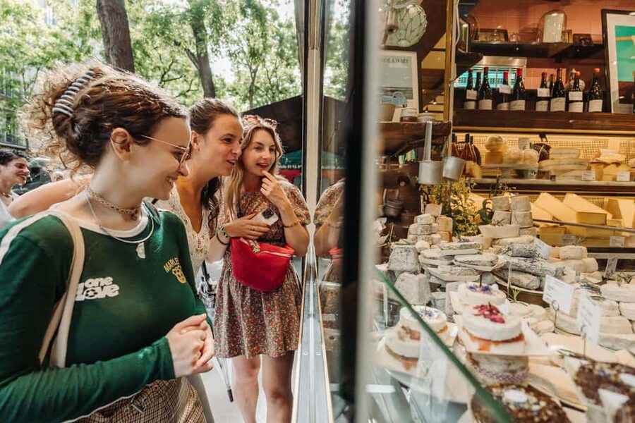 Paris: Taste of Montmartre Food & Wine Walking Tour - Les naturistes – la cave: Two Glasses of Natural Wine