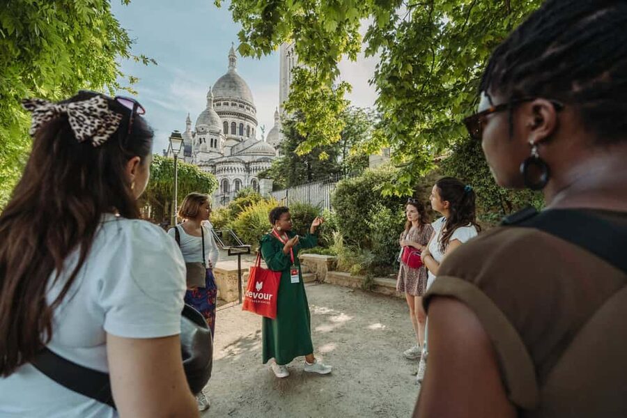 Paris: Taste of Montmartre Food & Wine Walking Tour - Lunch at L’Été en Pente Douce: Quiche for the Finish