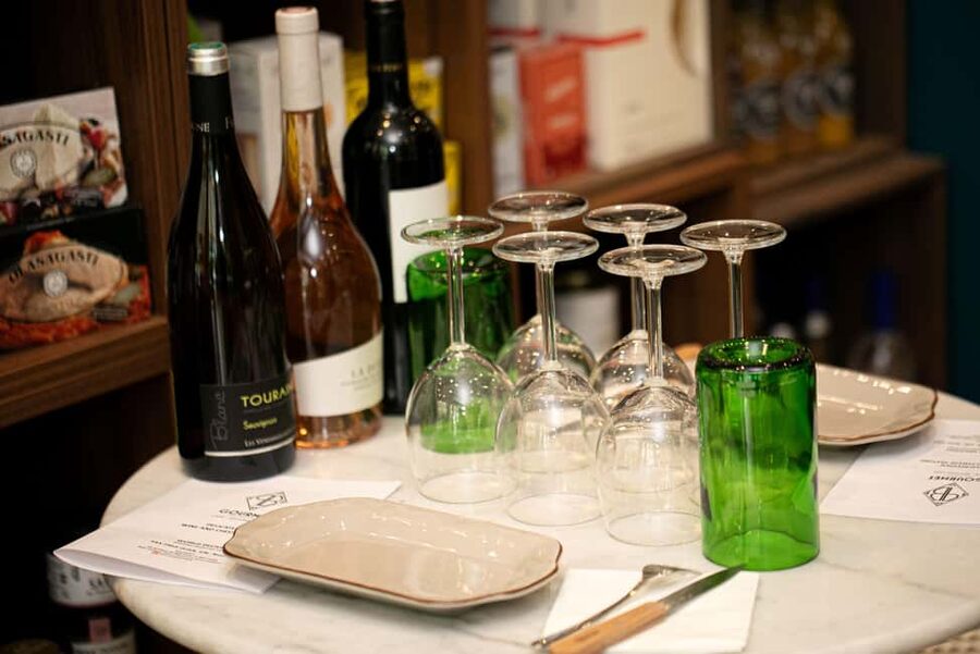 Paris: Tasting of 3 Wine and 3 Cheese - A wine-and-cheese stop you can actually enjoy in Paris