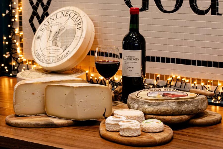 Paris: Tasting of 3 Wine and 3 Cheese - Finding the shop near Invalides and the Eiffel Tower