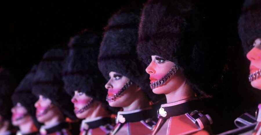 Paris: The Crazy Experience, a VIP tour of the Cabaret - Before the curtain: champagne, appetizers, and VIP seating