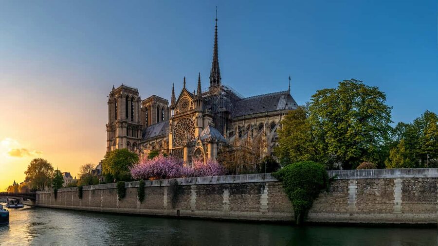 Paris: The Notre Dame Experience with Multiple Tour Options - Inside the Restored Cathedral: Nave Light, Chapels, and Sacred Art