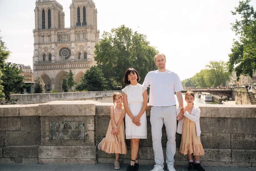 Paris: The Notre Dame Experience with Multiple Tour Options - Getting to the Meeting Point Near Île de la Cité
