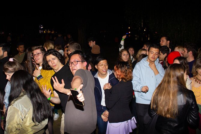 Paris: The Original Pub Crawl + Free Shots + VIP Club Entry - Staying in Control: Age Rules, ID, and Responsible Drinking