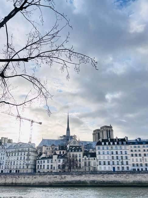 Paris: The vibrant city center and Le Marais in German - Starting at 37 Rue de la Bûcherie and the Shakespeare and Company landmark