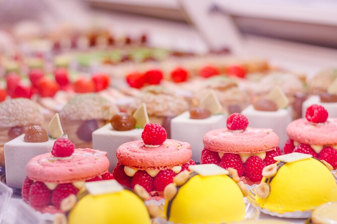 Paris The Wickedly Delicious Dessert Tour of Montmartre - Climbing the hill with Chocolat Illèné and macaron energy