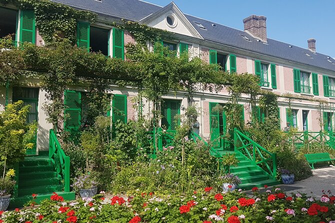 Paris to Giverny private tour Monet gardens house skip-the-line - A guide who can teach art, not just show sights